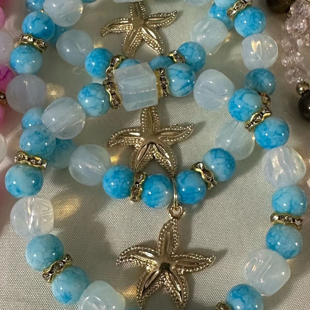 5/$15 Flower, Starfish, Heart Charm Sets in blues and pinks. Mix and match any 5 - Picture 4 of 5